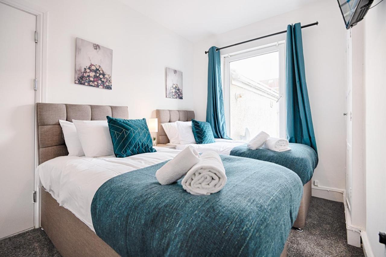 Chesshyre Accommodation - Tv In Every Bedroom! Swansea Bagian luar foto