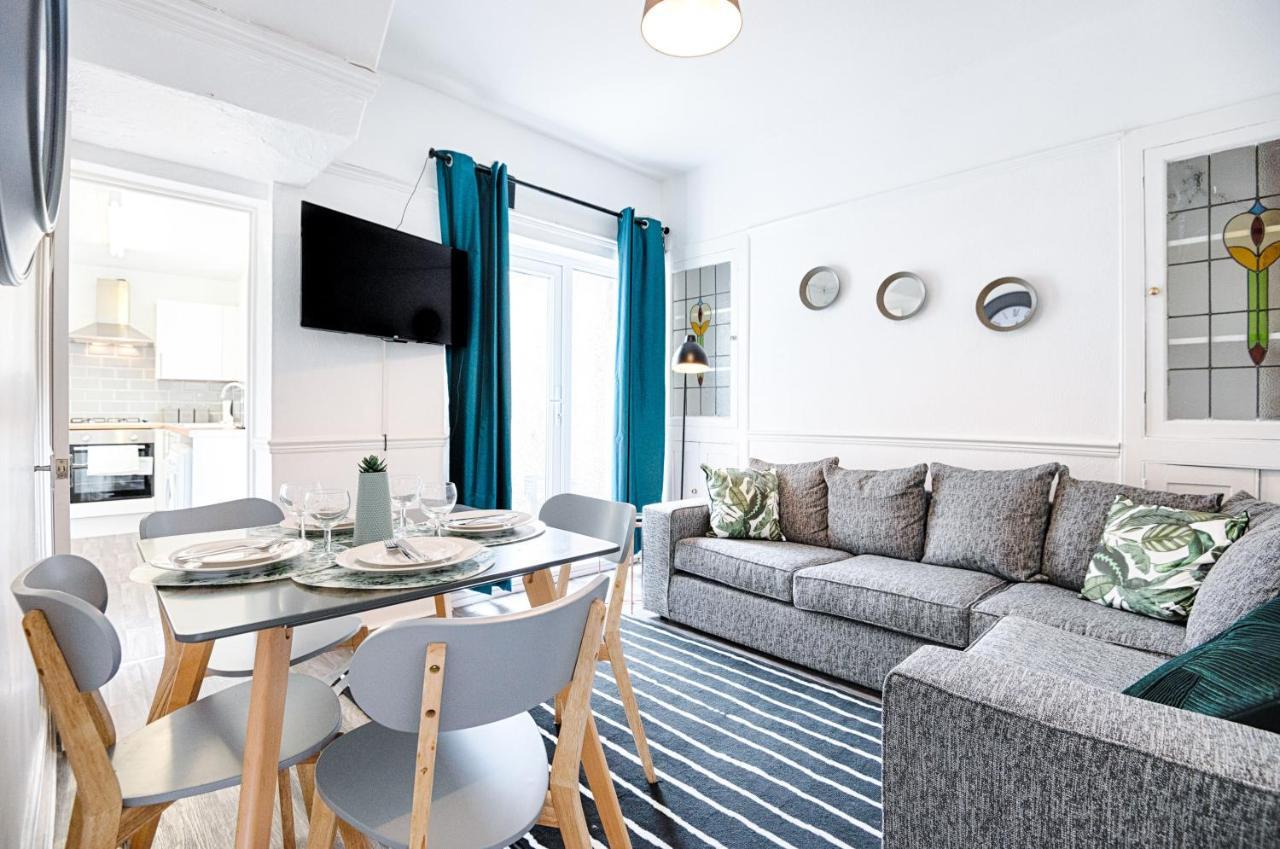 Chesshyre Accommodation - Tv In Every Bedroom! Swansea Bagian luar foto